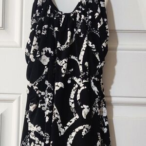 White House Black Market Halter Neck Top With Chain Link Detail. Size XS